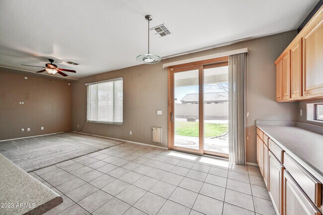 Building Photo - 1453 E Saragosa St