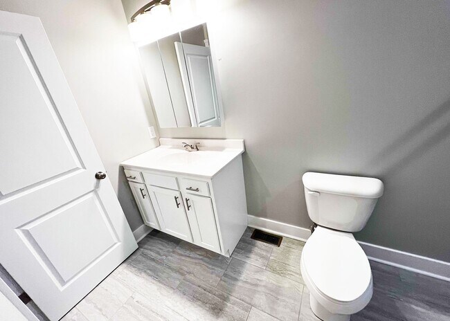 Building Photo - 3216 Bishop St