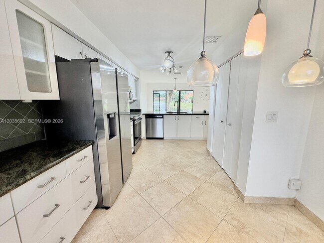 Building Photo - 1415 SW 110th Way