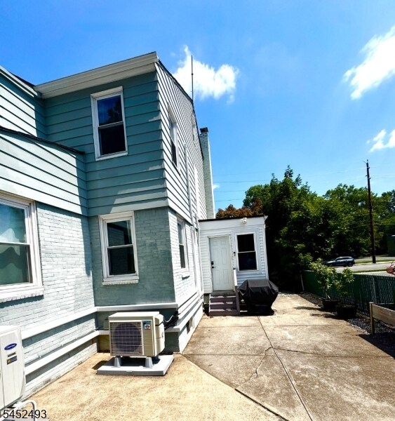 Building Photo - 1316 Broad St