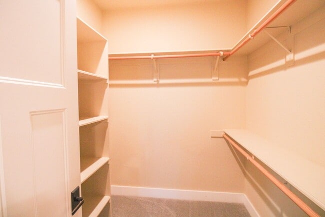 Building Photo - Walnut Grove 3 Bedroom Townhouse