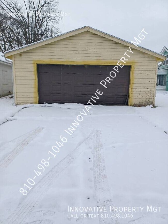 Building Photo - 842 E 9th St