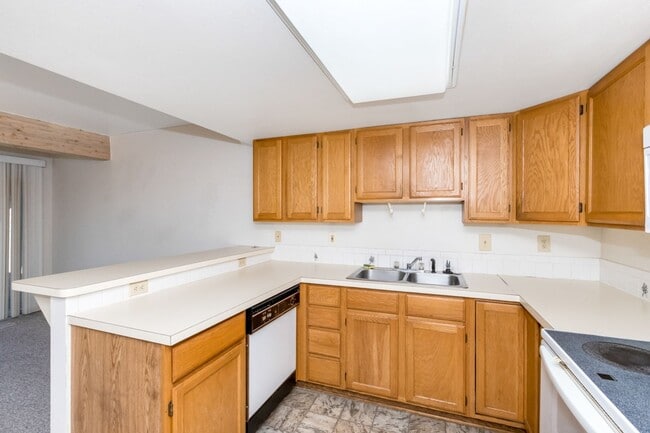 Building Photo - 4 Bedrooms, each with Ensuite Bathrooms!