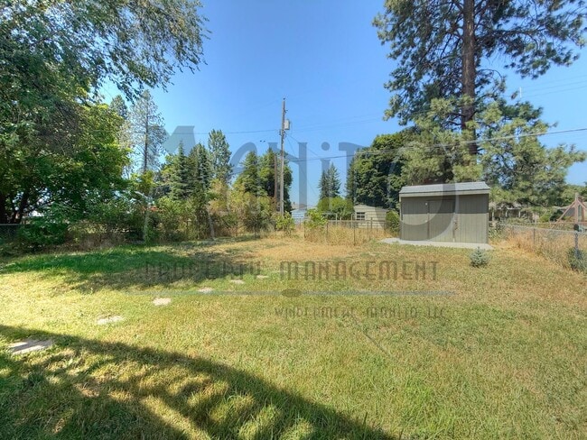 Building Photo - Spacious Dwight Merkel Home