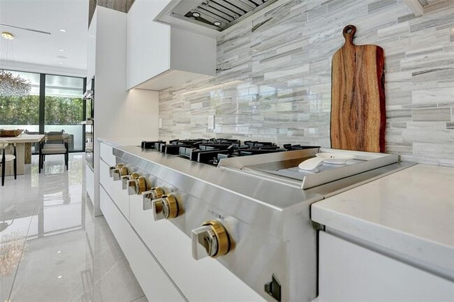 Building Photo - 1111 SE 9th Ave