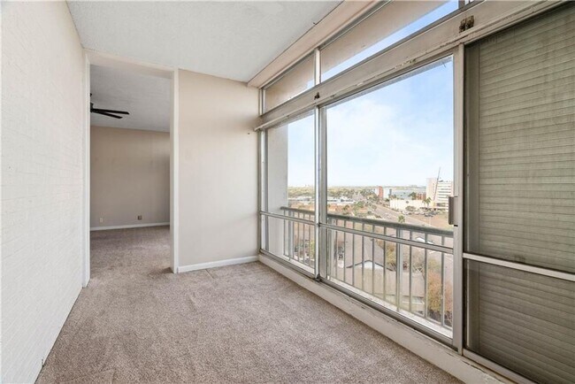 Building Photo - 4600 Ocean Dr