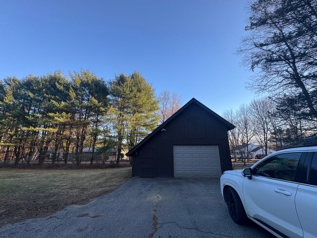 Building Photo - Cozy 2-Bedroom Second-Floor Home with Backyard & Deck