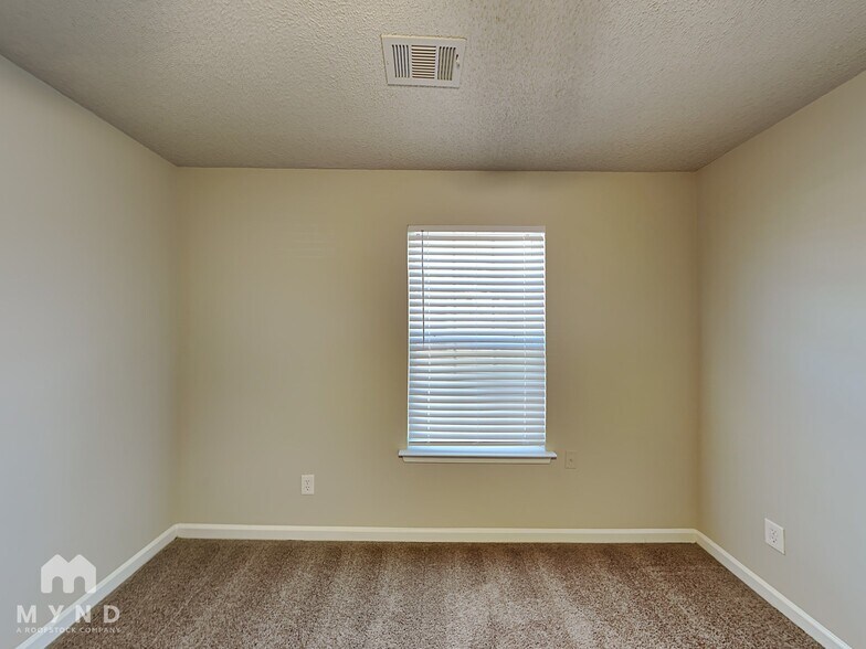 Building Photo - 6132 Hickory Ln Dr
