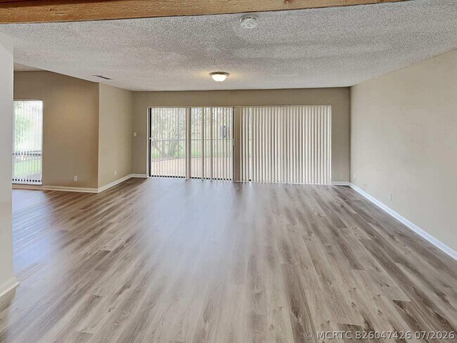 Building Photo - 8041 Buttonwood Cir