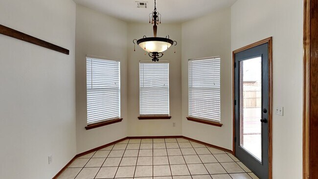Building Photo - 3 Bedroom with Office in Edmond