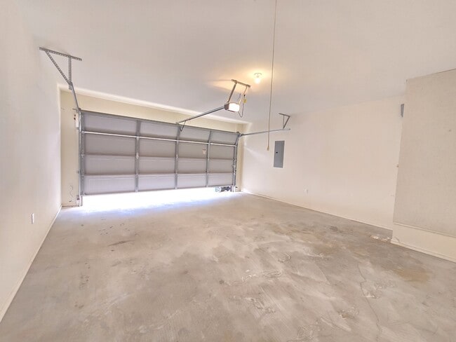 Building Photo - 322 Ambrose Avenue