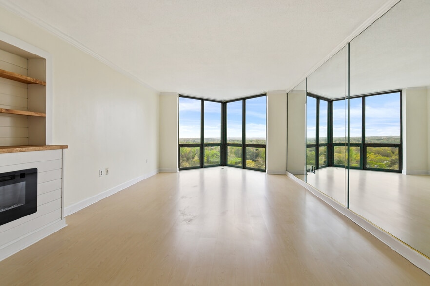 Studio Space - 2870 Pharr Court South NW