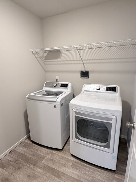 Building Photo - 9452 N Chestnut Ct