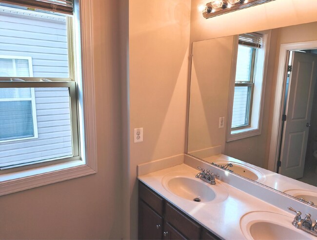 Building Photo - Luxurious Single-Family Home in Vibrant One Loudoun!