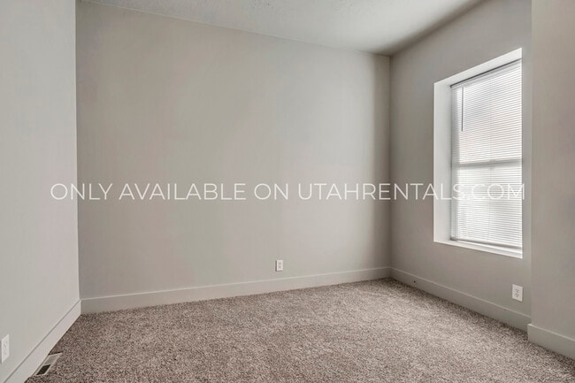 Building Photo - 629 S 400 E