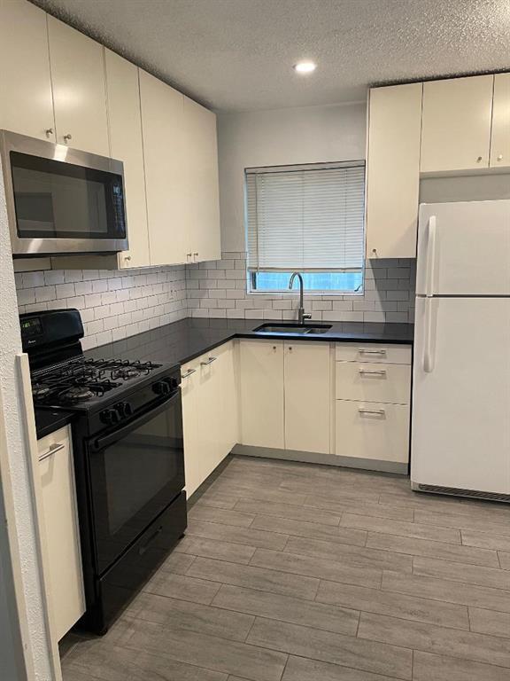 Building Photo - 6000 Grover Ave