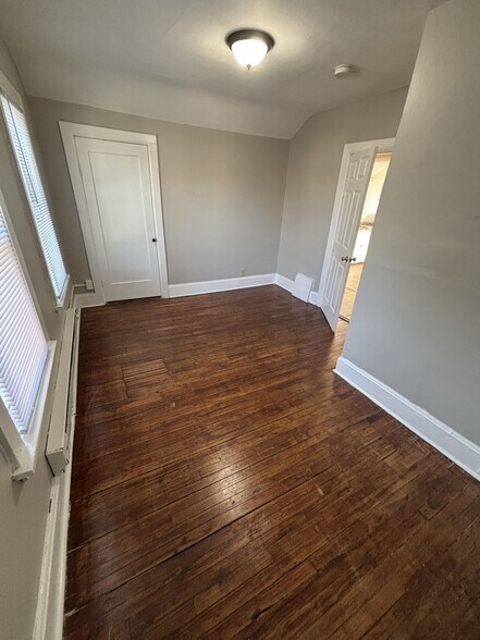 Building Photo - 472 Case Ave