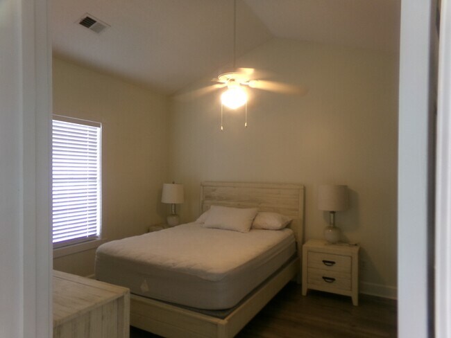 Building Photo - 4856 Carnation Cir