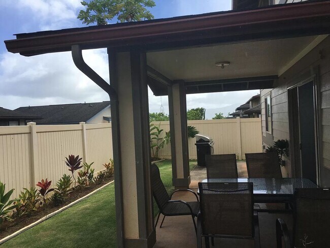 Building Photo - Spacious, Stylish, and Perfect for Enterta...