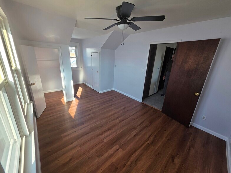 Building Photo - 19 Lakeview Ave