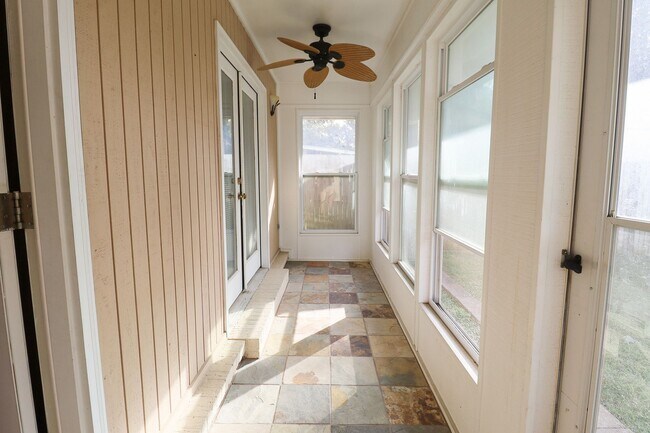 Building Photo - 2 Bed | 3 Bath with In-Ground Pool in Cent...