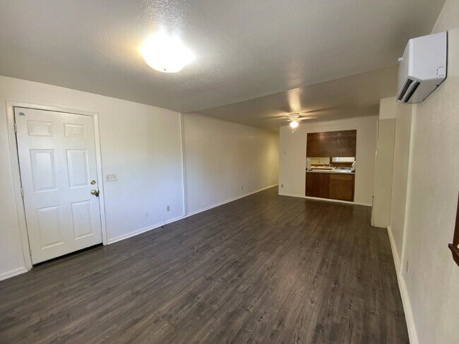 Building Photo - 1032 W Nevada Ct