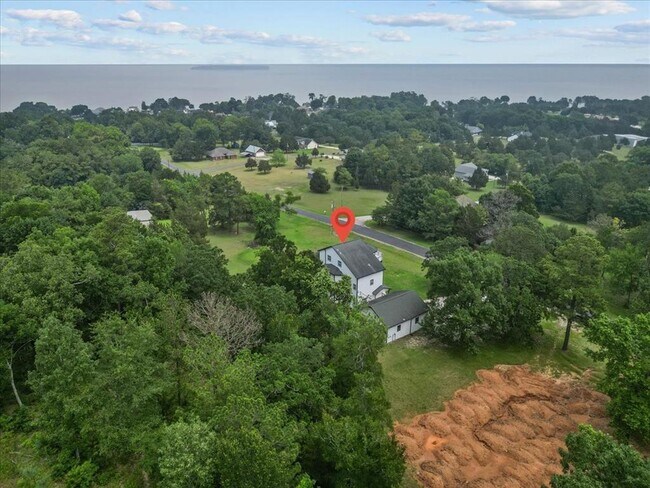 Building Photo - 401 Paradise Dr