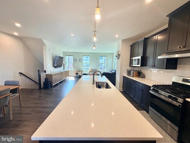 Building Photo - 8627 Satinwood Dr