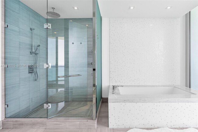 Building Photo - 16901 Collins Ave