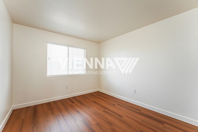 Building Photo - Nice House in Roseville for Rent!