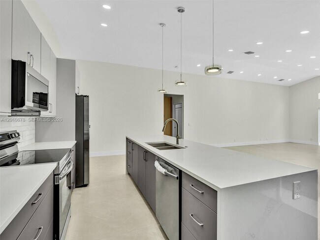Building Photo - 3863 SW 53rd Pl