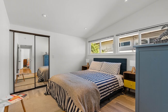 Building Photo - 1251 Devon Ln