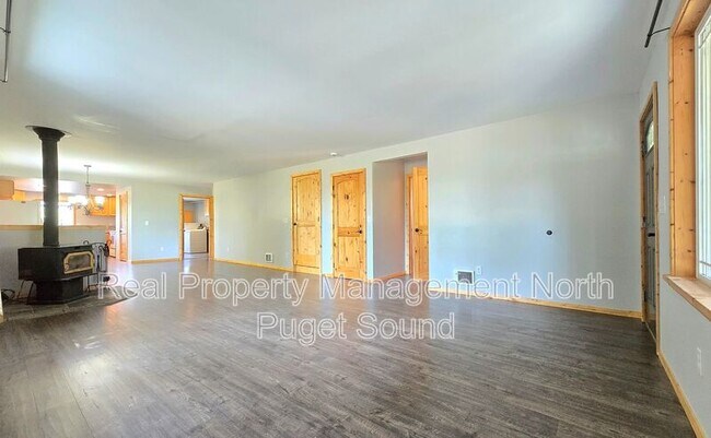 Building Photo - 4914 6th Ave NW