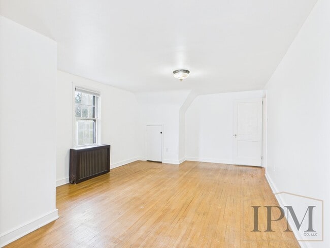 Building Photo - Coming Soon- Charming 3 Bedroom, 1.5 Bath ...