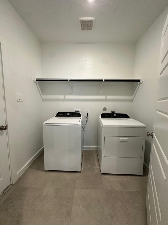 Building Photo - 1908 Velvet Oak Ln