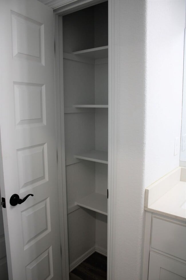 Building Photo - COX-NORTHRIDGE DR-1