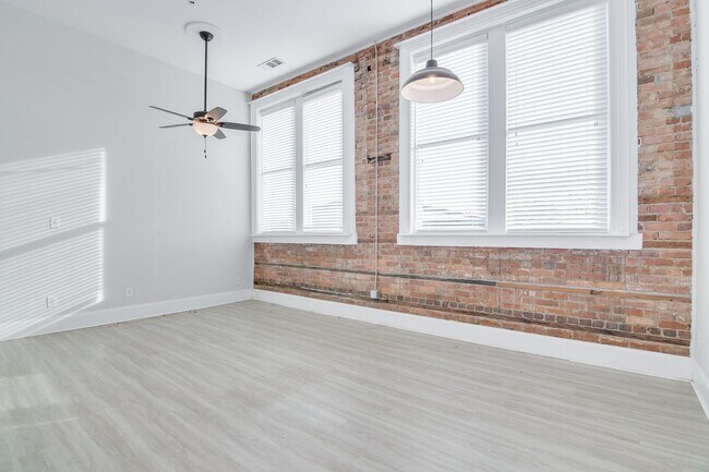 Building Photo - 2 Bedroom 2 Bath Apartment in Downtown Harlem