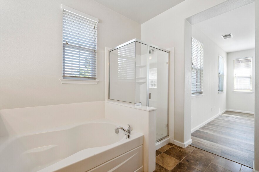 Building Photo - 9437 Dunbar Dr