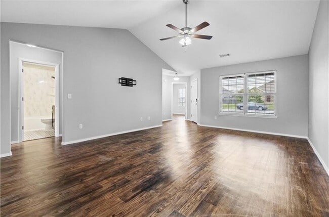 Building Photo - 611 Lasso Ln