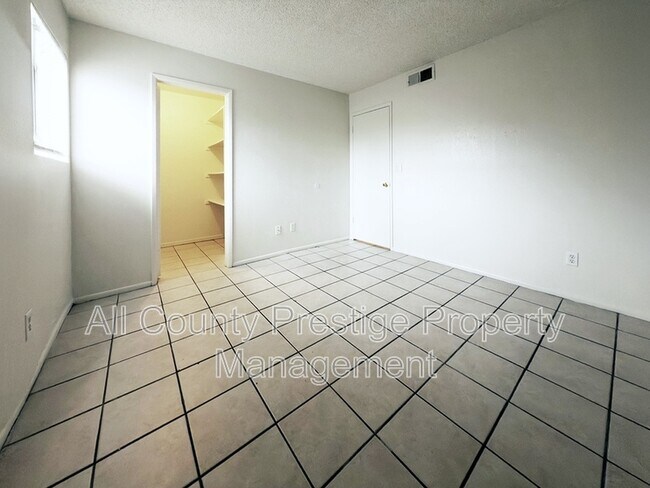 Building Photo - 1831 W Mulberry Dr