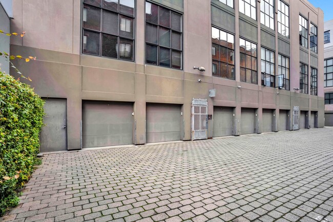 Building Photo - 1 Clarence Pl