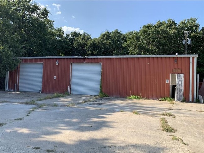 Primary Photo - 2305 Crystal Dr