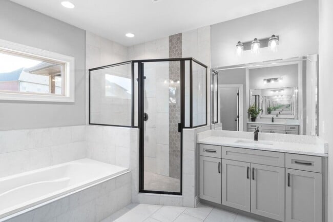 Building Photo - 5 Bedroom in Farmington Subdivision!