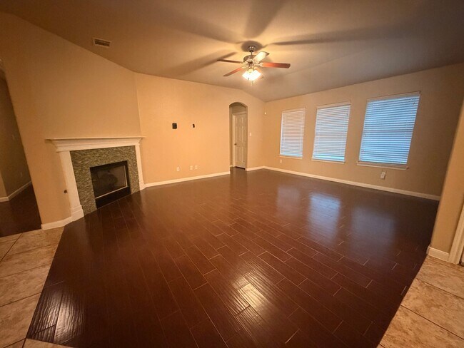 Building Photo - 8527 Winchester Way