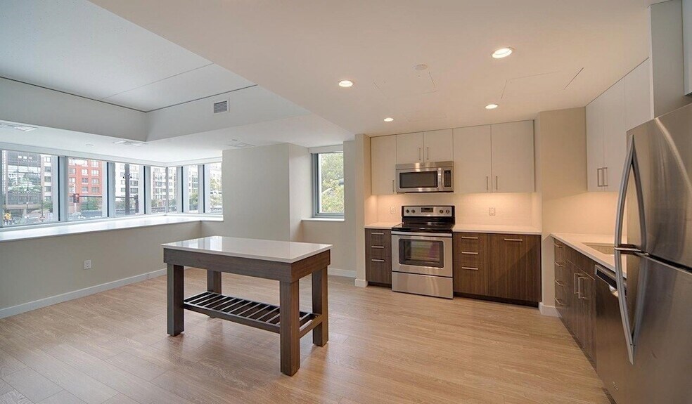 Building Photo - 275 3rd St