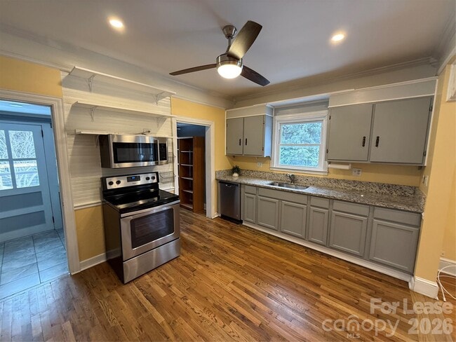 Building Photo - 318 N Academy St