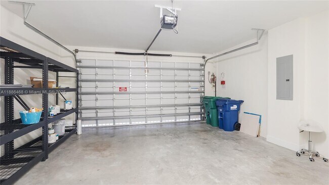 Building Photo - 6611 NW 105th Pl