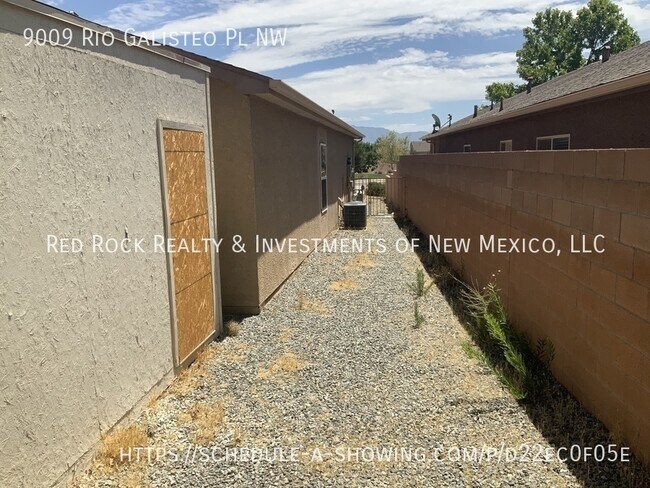 Building Photo - 9009 Rio Galisteo Pl NW