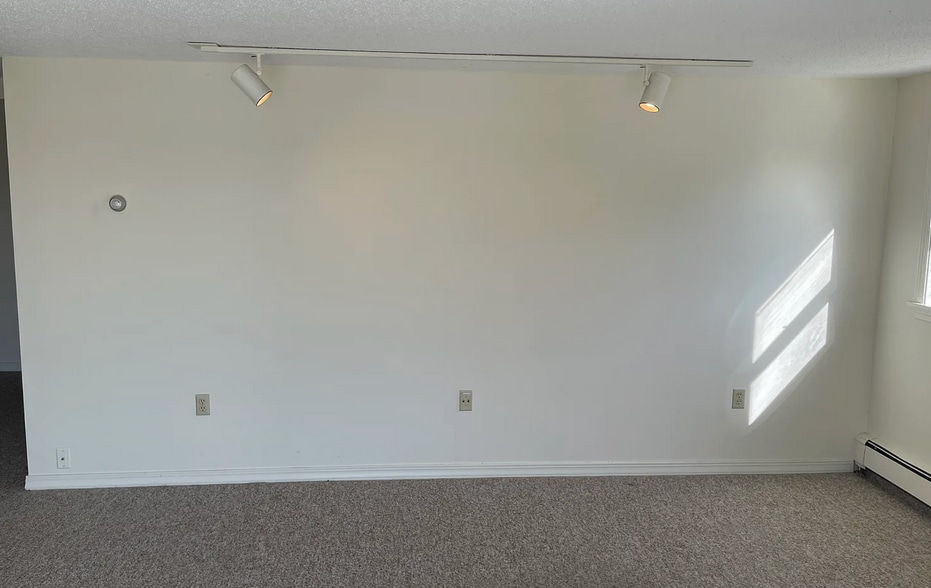 Building Photo - 824 State St