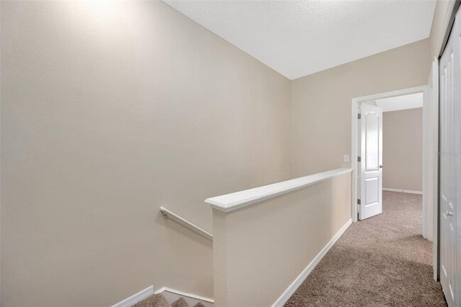 Building Photo - 5809 Fishhawk Ridge Dr